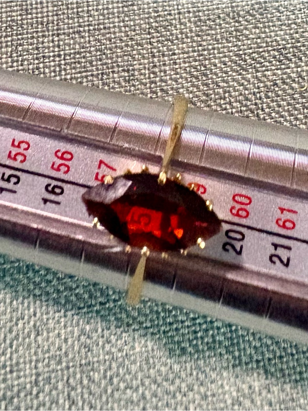 Vintage 18k yellow gold 14 prong marquise cut deep red garnet ring - Picture 5 of 8
